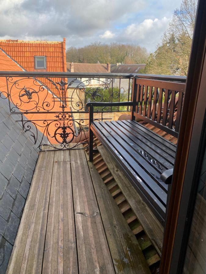Loft Dans Le Clocher Face Au Chateau Bonnelles ภายนอก รูปภาพ